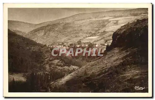 Ansichtskarte AK Rentieres vue d&#39Ardes Curieux Village dominant la vallee de la Couze