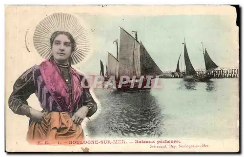 Ansichtskarte AK Boulogne Sur Mer Bateaux pecheurs Folklore Costume Bateaux