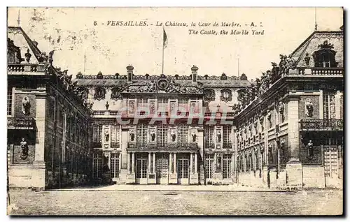 Cartes postales Versailles Le Chateau la Cour de Marbre The castle the Marble Yard
