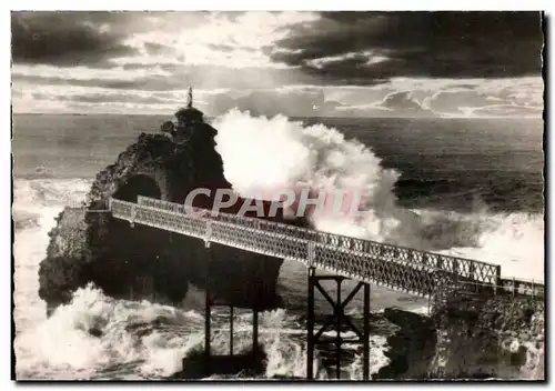 Cartes postales moderne Biarritz La Tempete Au Rocher De La Vierge