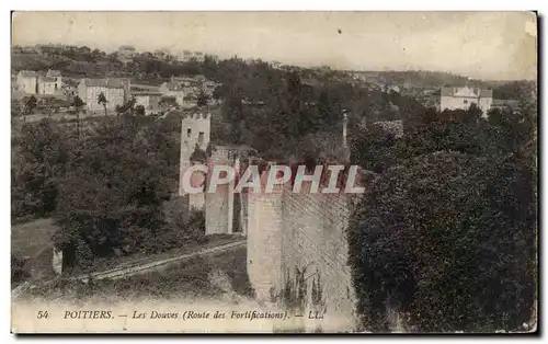 Ansichtskarte AK Poltiers Les Douves Route des Fortifications