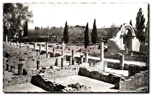 Ansichtskarte AK Vaison La Romaine La Maison des Bustes en argent La rue dallee et les boutiques