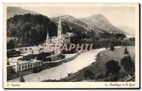 Cartes postales De Lourdes La Basilique Et Le Gave