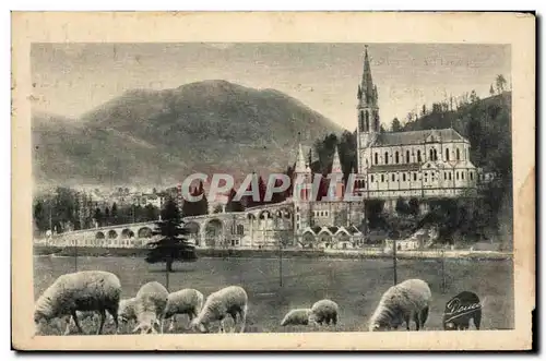 Ansichtskarte AK Lourdes La Basilique et le Pic du Jer Moutons