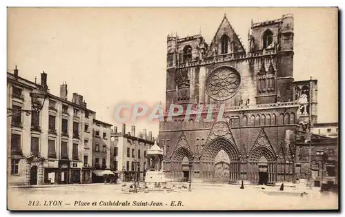 Cartes postales Lyon Place Et Cathedrale Saint Jean