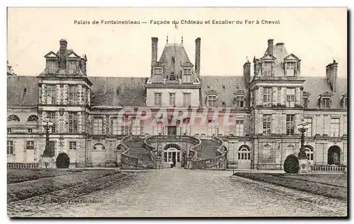 Ansichtskarte AK Fontainebleau Palais Facade du chateau et escalier du fer a cheval