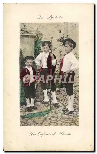 Cartes postales Fantaisie Les Pyrenees Jeunes Ossalois Les enfants du guide