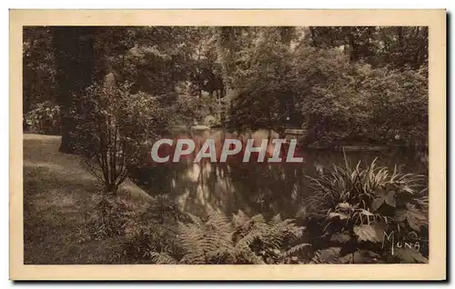 Cartes postales Paris Au Parc Monceau Vue partielle de la Naumachie