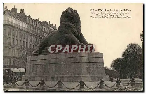 Cartes postales Paris Le Lion de Belfort decore le milieu de la Place Denfert Rochereau