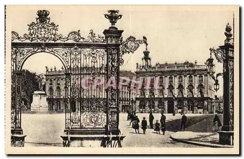 Cartes postales Nancy Place Stanislas Le theatre Et Le Grand Hotel Une Des Grilles De Jean Lamour