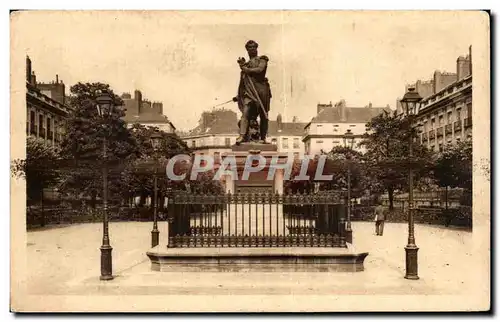 Ansichtskarte AK Nantes Cours de la Republique Statue du General Cambronne