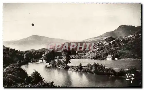 Cartes postales Lourdes Le Beout en Teleferique Une Cabine surplombe le Gave