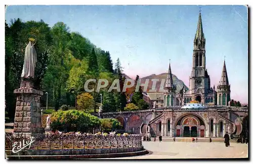 Cartes postales Lourdes La Basilique et la Vierge Couronnee