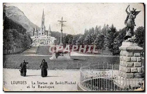 Cartes postales Lourdes La statue de saint michel et la Basilique