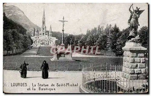 Ansichtskarte AK Lourdes La Statue de Saint Michel et la Basilique