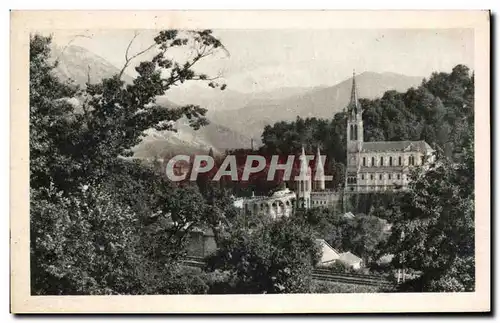 Ansichtskarte AK Lourdes La Basilique et les Montagnes