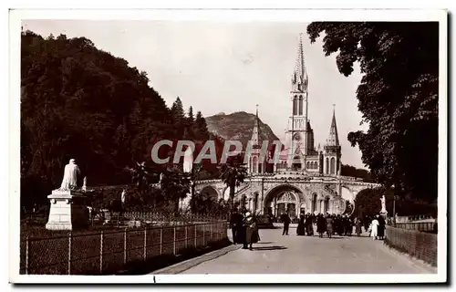 Cartes postales Lourdes La Basilique et la Vierge Couronnee