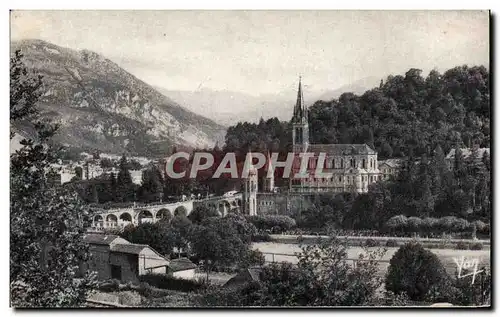 Cartes postales moderne Lourdes La Basilique Et Les Montagnes