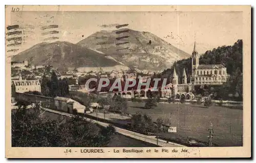 Cartes postales Lourdes La Basillique et le Pic du Jer