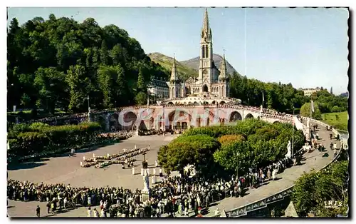 Cartes postales Lourdes les Malades assistant au chemin de Crolx