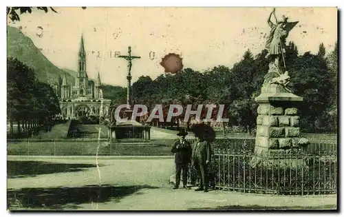 Cartes postales Lourdes Statue De Saint Michel Calvaire Berton La Basilique