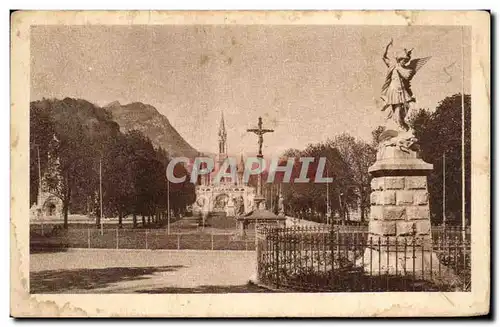 Ansichtskarte AK Lourdes st Michel La Croix Des Bretons Et La Basilique