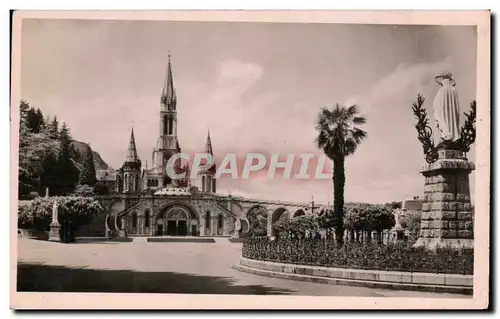 Cartes postales Lourdes La Basilique Et La Vierge Couronnee