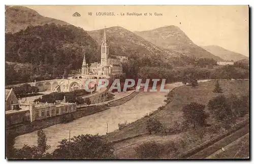 Cartes postales Lourdes La Basilique Et Le Gave