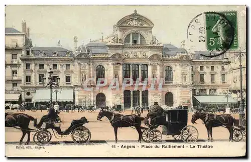 Cartes postales Angers Place du ralliement le theatre Caleches