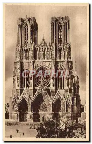 Cartes postales Champagne Pommery Greno Reims Le Cathedrale de Reims apres la guerre