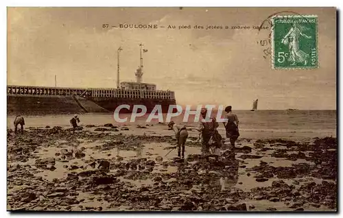 Cartes postales Boulogne Au pied des jetees a maree basse