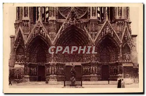 Cartes postales Reims Portail de la Cathedrale et la Statue de Jeanne d'arc