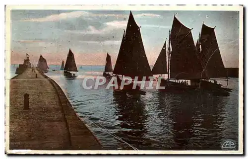 Ansichtskarte AK Les Sables D&#39Olonne Sortie Matinale Bateaux