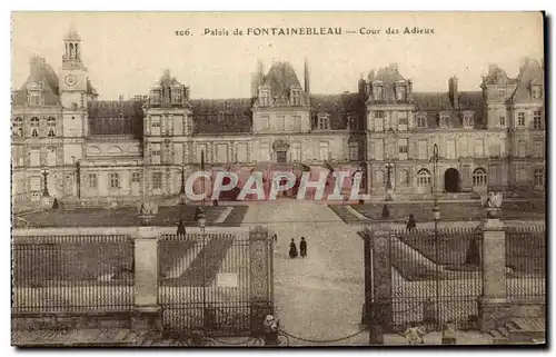 Cartes postales Palais de Fontainebleau Cour des Adieux