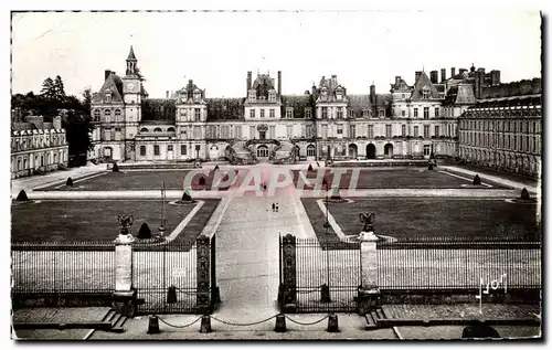 Ansichtskarte AK Fontainebleau Le Palais Cour des Adieux