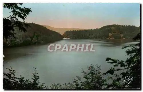 Ansichtskarte AK L&#39Auvergne Pittoresque Et Touristique Lac Pavin Au fond la plage d&#39arrivee