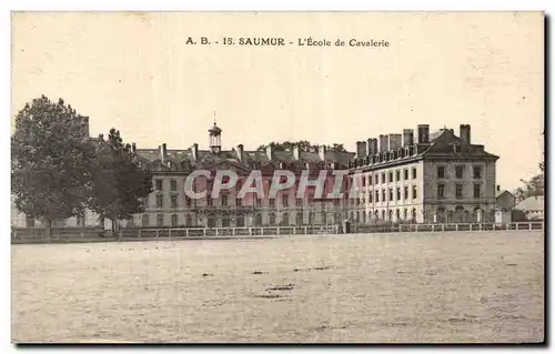 Ansichtskarte AK Saumur L&#39Ecole de Cavalerie Militaria