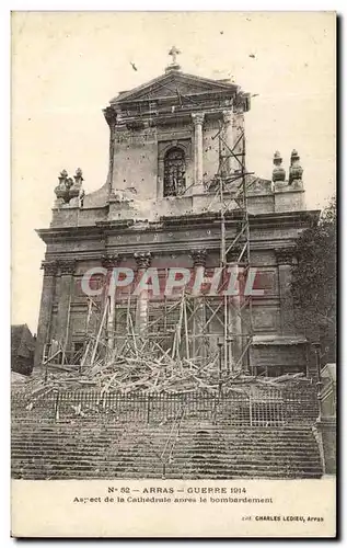 Ansichtskarte AK Arras Guerre Aspect de la Cathedrale apres le Bombardement Militaria