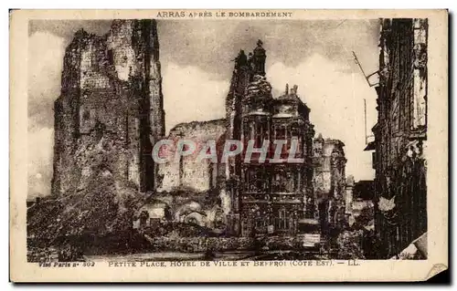 Ansichtskarte AK Arras Apres Le bombardement Petite Place Hotel De Ville Et Beffroi Militaria