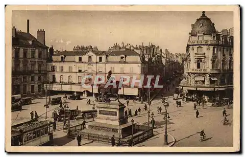 Cartes postales Orleans Vue Generale de la Place du Martri La Statue de Jeanne d&#39Arc