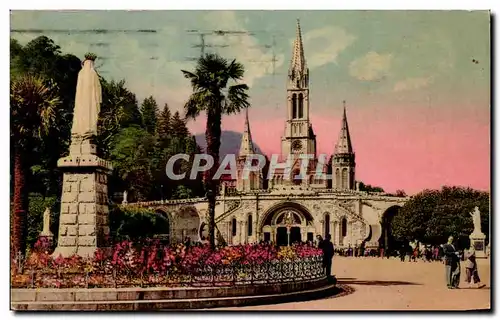 Cartes postales Lourdes La Basilique et le Vierge Couronnee