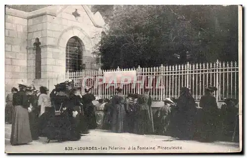 Ansichtskarte AK Lourdes Les Pelerins a La Fontaine Miraculeuse