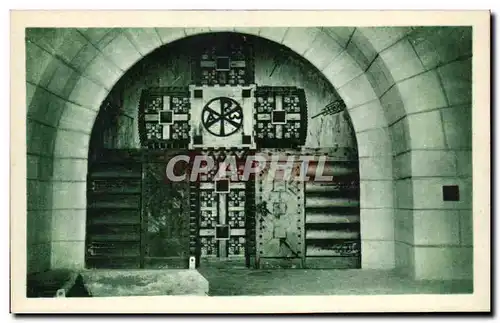 Cartes postales L'Ossuaire de Douaumont Vue de la magnifique Porte d'entree de la Chapelle Militaria