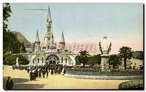 Cartes postales Lourdes La Basilique et la Vierge couronnee