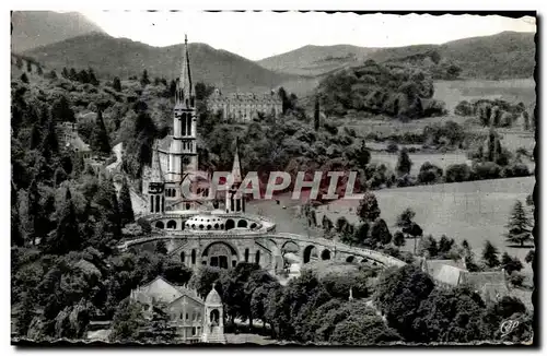 Ansichtskarte AK Lourdes La basilique et le Monument Interieur