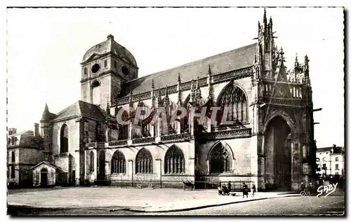 Ansichtskarte AK Alencon Place Lamagdeleine et l&#39Eglise Notre Dame Porhce gothique