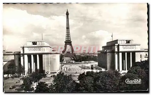 Cartes postales Paris Perspective sur le Palais de Chaillot et la Tour Eifiel