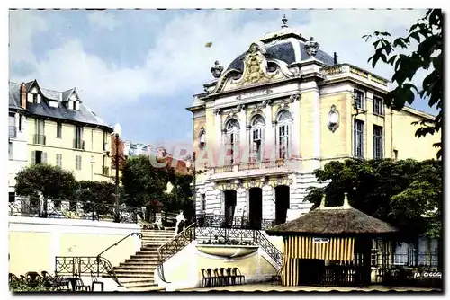 Cartes postales moderne Chatelguyon Station Thermale d&#39Auvergne Le Theatre et Source Yvonne