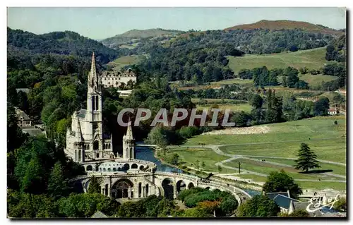 Cartes postales moderne Lourdes La Basilique Vue du Chateau Fort