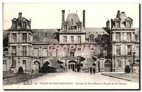 Cartes postales Palais De Fonttainebleau Escalier du Fer a Cheval et Facade sur le Chateau